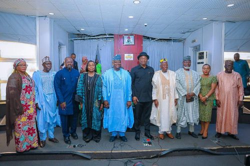 FG INAUGURATES BOARD MEMBERS OF THE FEDERAL AIRPORTS AUTHORITY OF NIGERIA (FAAN)